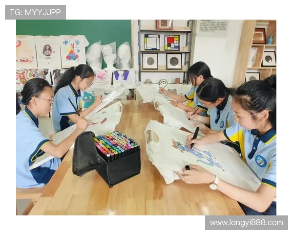 创意手绘足球明星短袖T恤设计展现个性与热情的完美结合