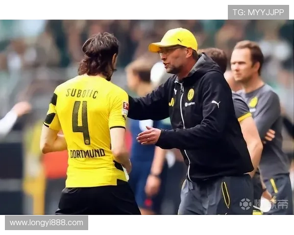 独特风格与个性魅力并存的足球明星们的精彩人生与成就分析 独特风格与个性魅力并存的足球明星们的精彩人生与成就分析