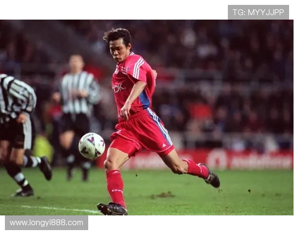 国内足球明星盘点他们在绿茵场上的辉煌成就与影响力