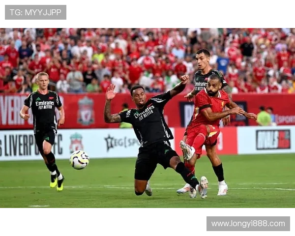 足球明星挑战美式足球精彩瞬间视频集锦你绝对不容错过